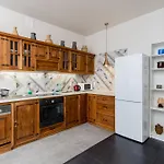 Raciborskiego Red Apartment